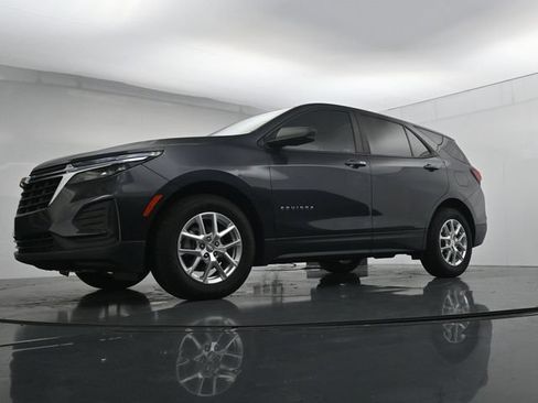 Used 2022 Chevrolet Equinox LS w/ LS Convenience Package FWD image 38
