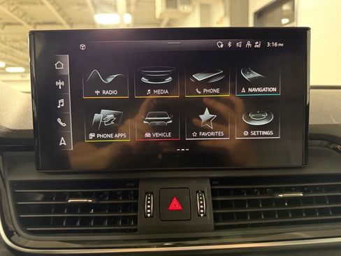 Used 2022 Audi Q5 2.0T Premium w/ Convenience Package AWD/4WD image 12