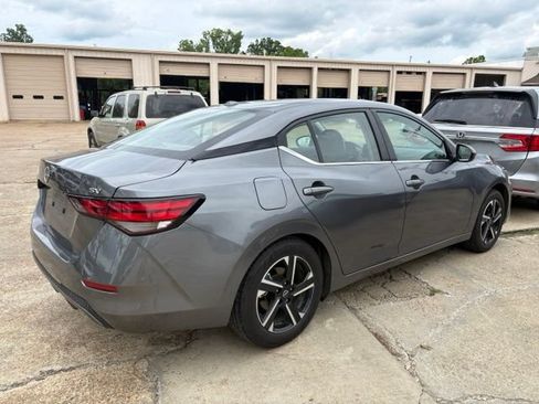 Used 2024 Nissan Sentra SV FWD image 2