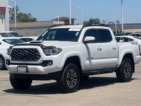 Used 2022 Toyota Tacoma TRD Sport w/ Technology Package AWD/4WD image 10