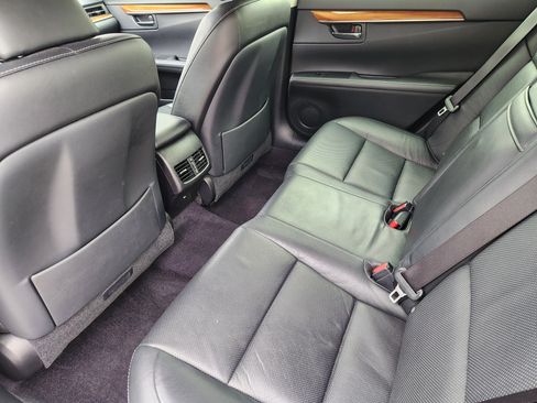 Used 2014 Lexus ES 300h image 30