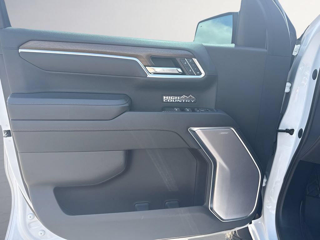 Used 2023 Chevrolet Silverado 1500 High Country w/ Technology Package AWD/4WD image 26