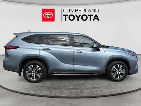 Used 2023 Toyota Highlander XLE FWD image 6