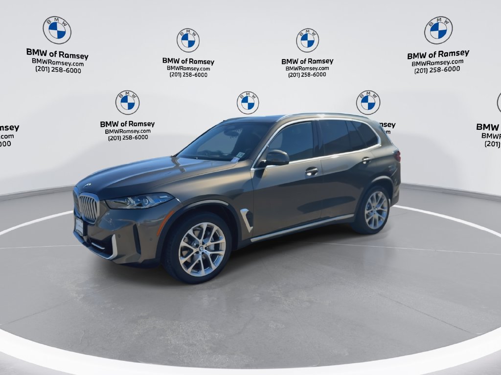 Used 2024 BMW X5 xDrive40i w/ Premium Package AWD/4WD image 4