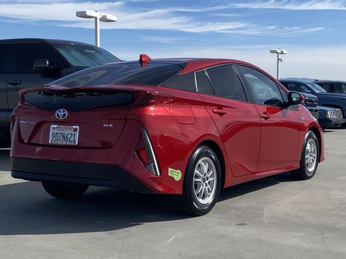 Certified 2022 Toyota Prius Prime XLE image 2