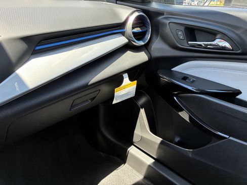 Used 2026 Chevrolet Trax LT FWD image 35