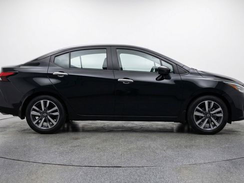 Used 2025 Nissan Versa SV FWD image 11