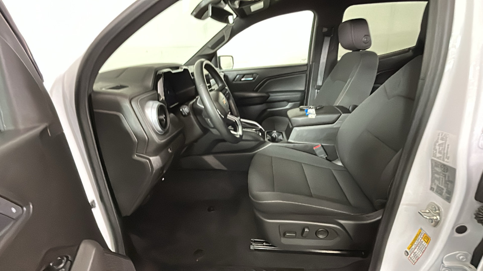 Used 2026 Chevrolet Colorado LT w/ LPO, Pro Essentials Package AWD/4WD image 13