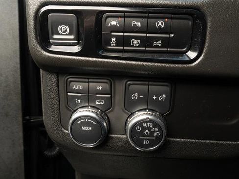 Used 2025 GMC Yukon Denali image 13