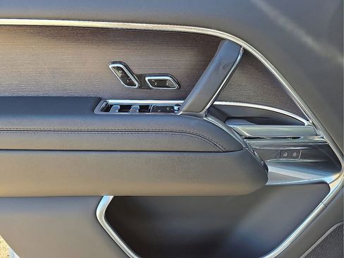 Used 2025 Land Rover Range Rover SE image 20