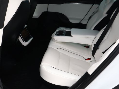 Used 2022 Tesla Model S Plaid image 18