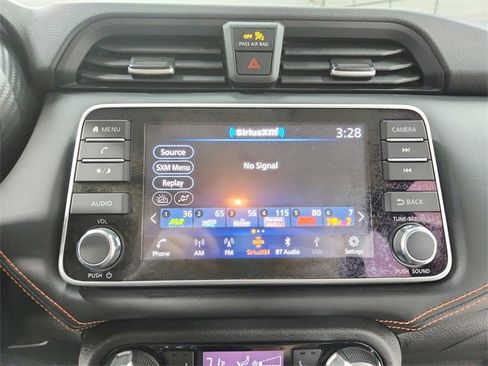 Used 2022 Nissan Versa SR w/ Convenience Package image 26