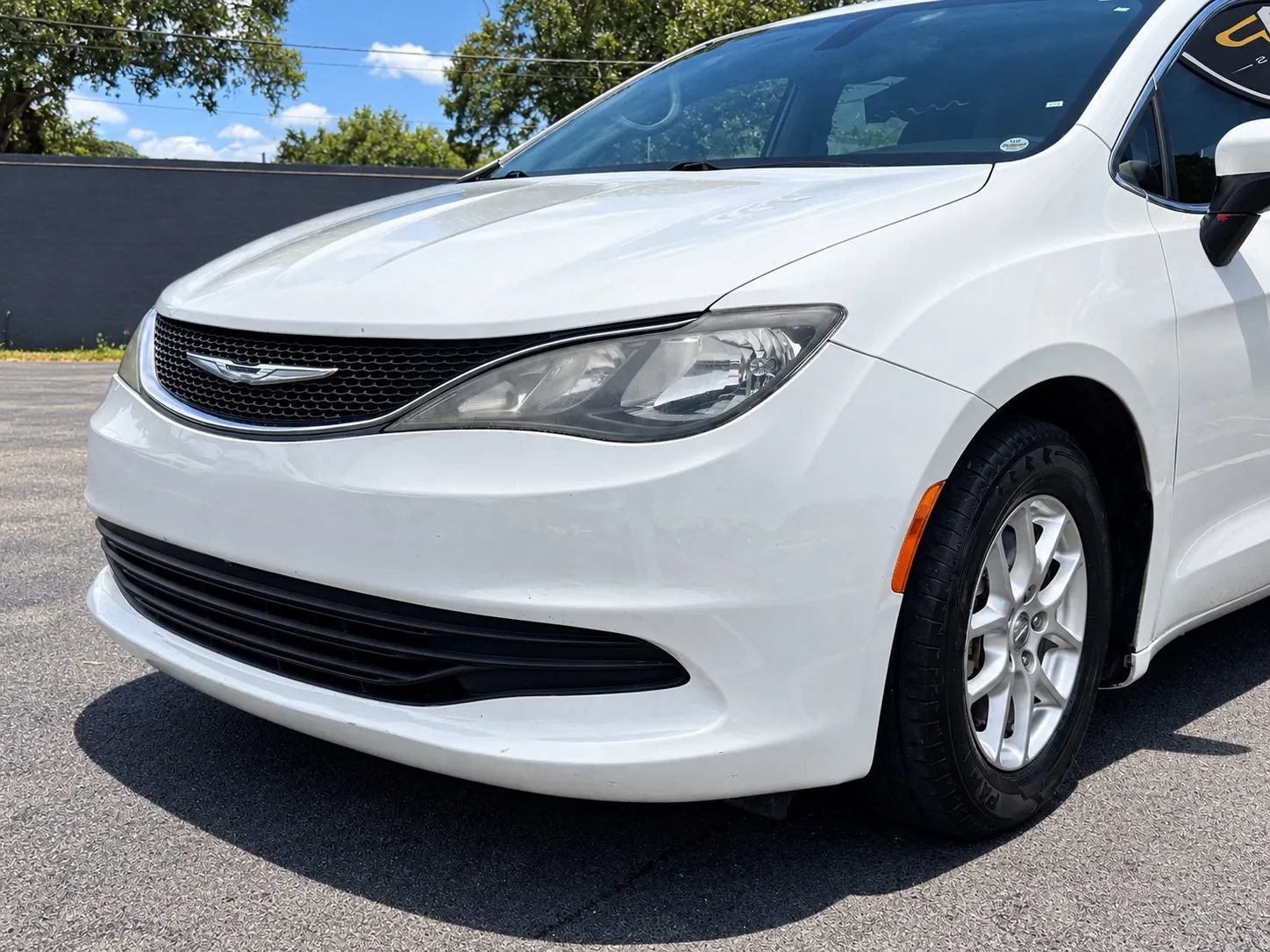 Used 2017 Chrysler Pacifica LX FWD image 4