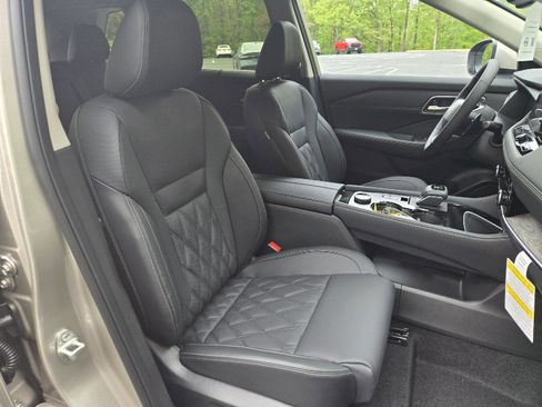 New 2026 Nissan Rogue Platinum AWD/4WD image 12