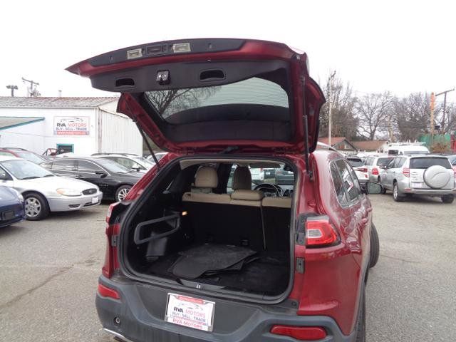 Used 2017 Jeep Cherokee Limited AWD/4WD image 12