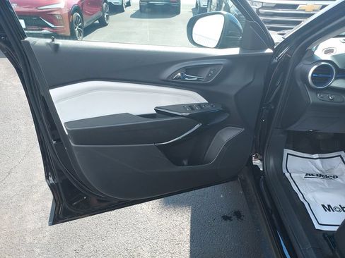 New 2026 Chevrolet Trax LT w/ LT Convenience Package FWD image 12