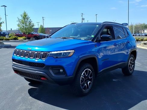 Used 2025 Jeep Compass Trailhawk w/ Trailhawk Elite Group AWD/4WD image 6
