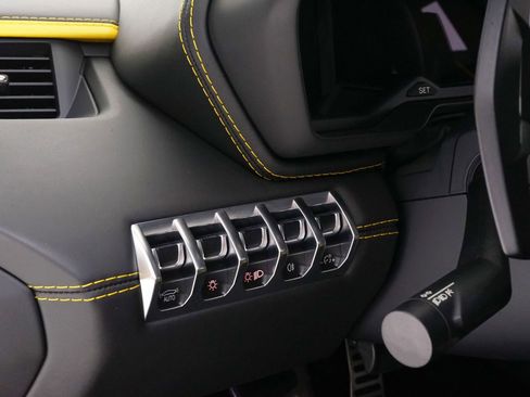 Used 2018 Lamborghini Aventador S AWD/4WD image 5