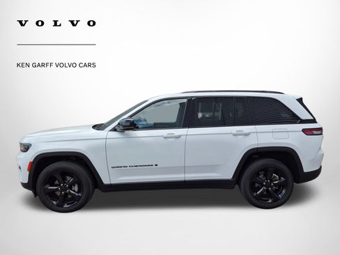 Used 2023 Jeep Grand Cherokee Altitude AWD/4WD image 7