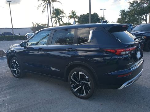 Used 2024 Mitsubishi Outlander SE Black Edition image 7