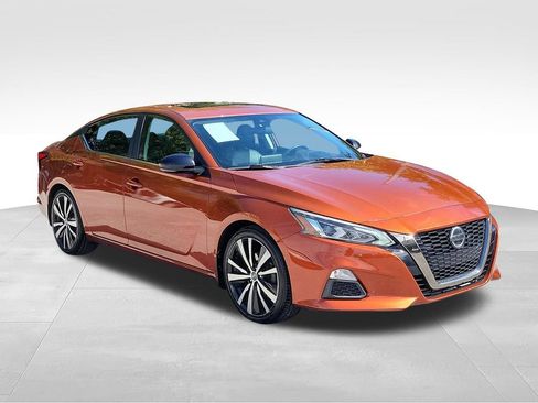 Used 2020 Nissan Altima 2.5 SR w/ Premium Package FWD image 1