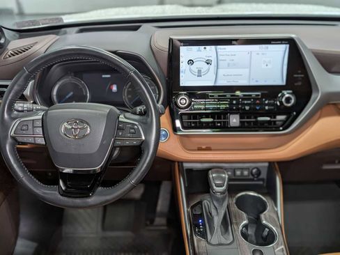 Used 2021 Toyota Highlander Platinum image 5