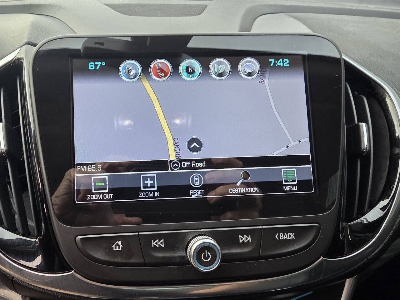 Used 2017 Chevrolet Volt Premier w/ Driver Confidence II Package FWD image 16