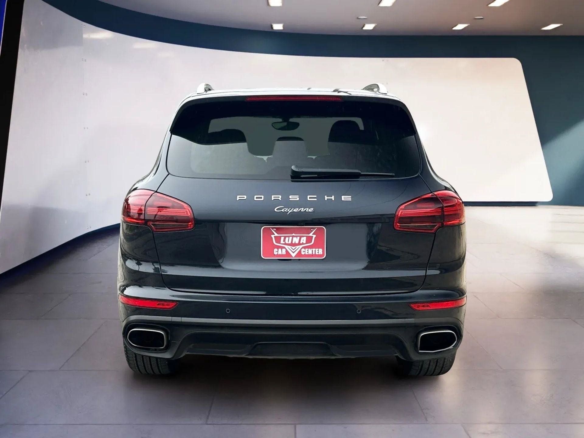 Used 2016 Porsche Cayenne AWD/4WD image 4