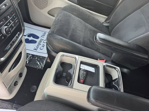 Used 2014 Chrysler Town & Country Touring w/ Driver Convenience Group FWD image 24
