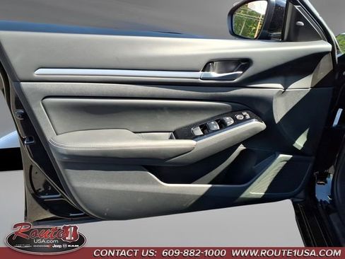 Used 2025 Nissan Altima 2.5 SL FWD image 24