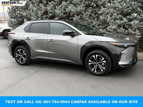 Used 2025 Toyota bZ4X FWD image 11