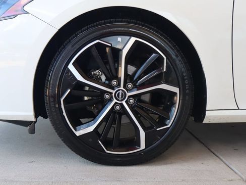 Used 2024 Nissan Altima 2.5 SR FWD image 5