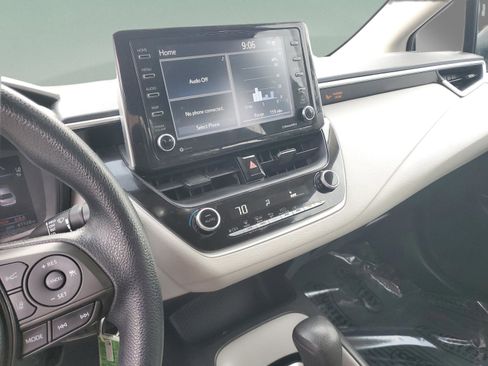 Used 2021 Toyota Corolla LE image 27