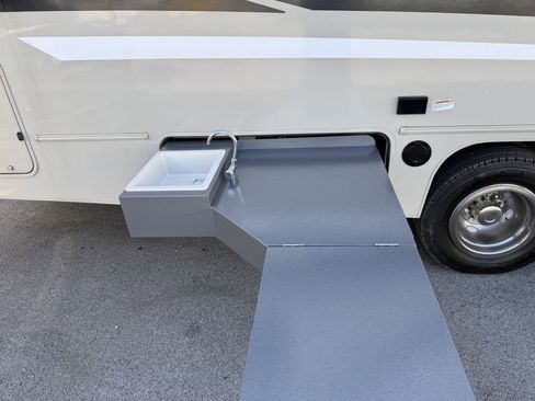 Used 2022 Ford E-450 and Econoline 450 Super Duty w/ Motorhome Prep Package image 28