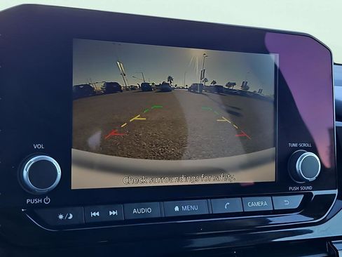 Used 2025 Nissan Pathfinder SV image 16