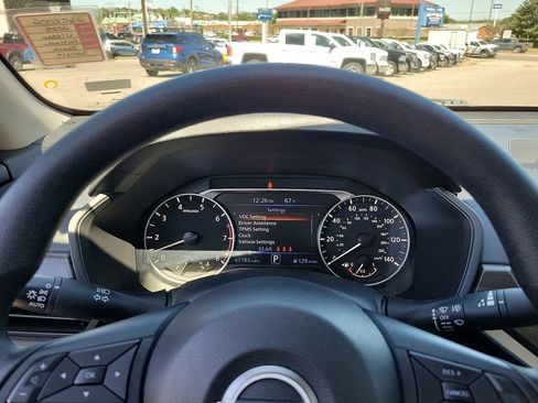 Used 2025 Nissan Altima 2.5 SV FWD image 18