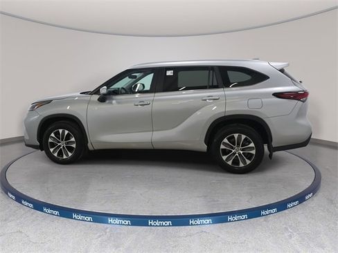 Certified 2024 Toyota Highlander XLE image 9