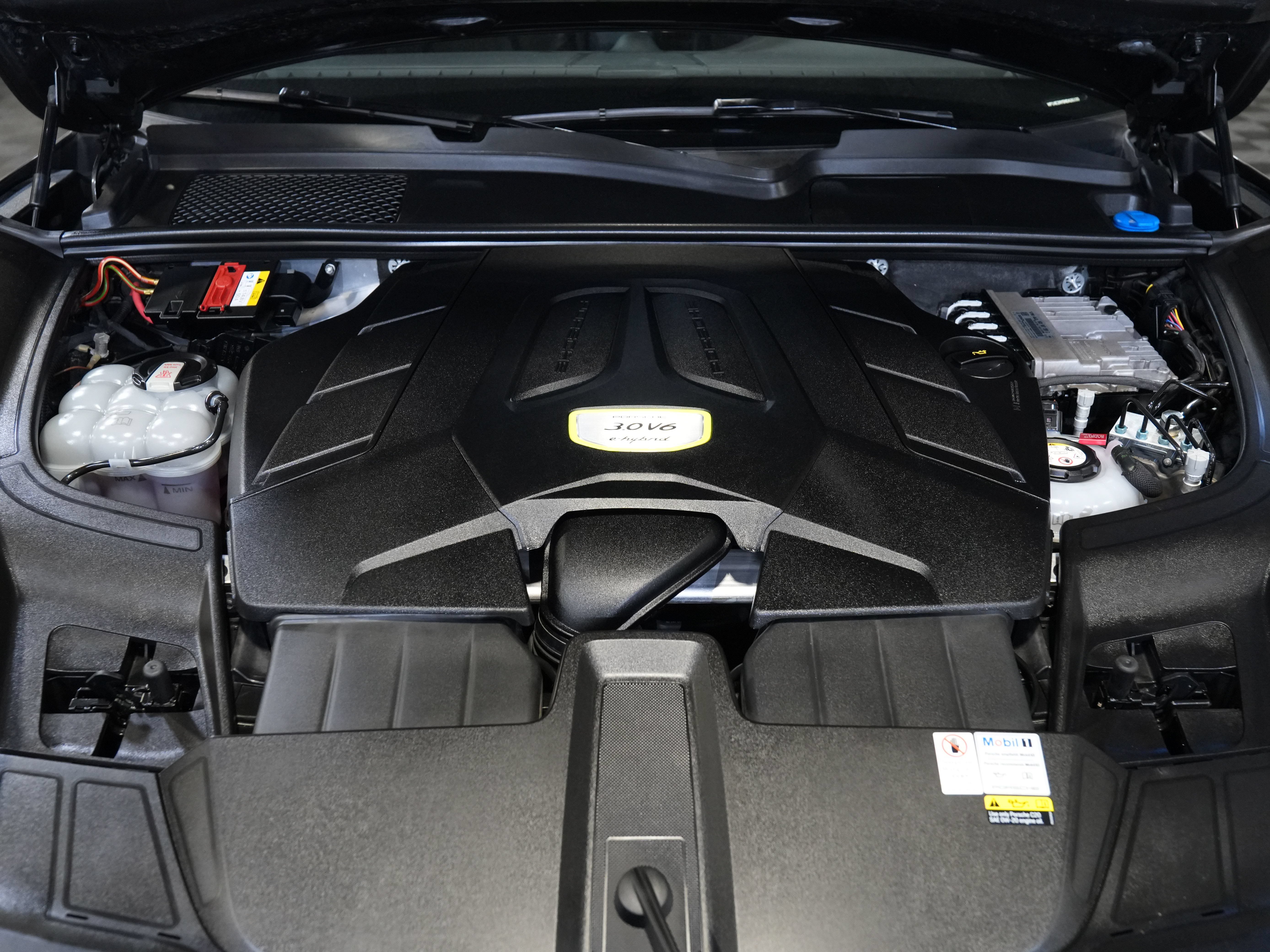 Used 2022 Porsche Cayenne E-Hybrid AWD/4WD image 48