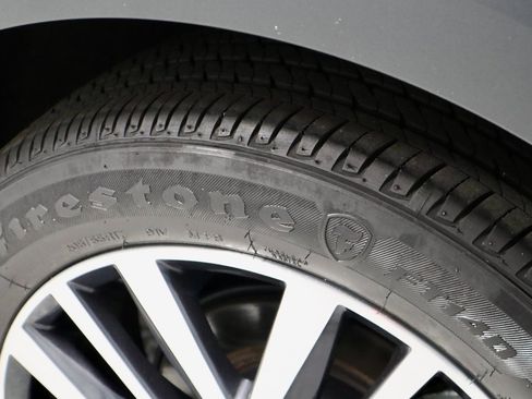 Certified 2024 Nissan Kicks SV image 21