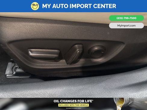 Used 2024 Toyota Prius XLE image 12