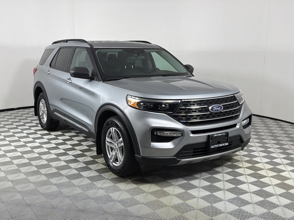 Used 2023 Ford Explorer XLT w/ Equipment Group 202A AWD/4WD image 3