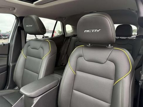 Used 2025 Chevrolet Trax ACTIV w/ Sunroof Package FWD image 12