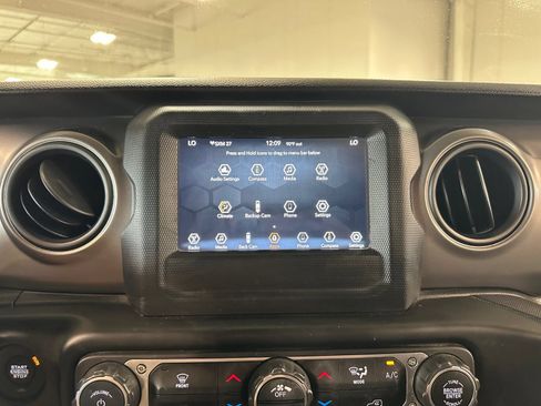 Used 2022 Jeep Wrangler Sport AWD/4WD image 25