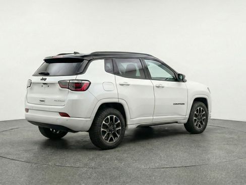 Used 2025 Jeep Compass Trailhawk w/ Trailer Tow Group image 9