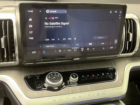 Used 2025 Ford Expedition Platinum w/ Platinum Ultimate Package AWD/4WD image 24