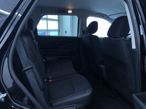 Used 2025 Nissan Pathfinder SV image 21