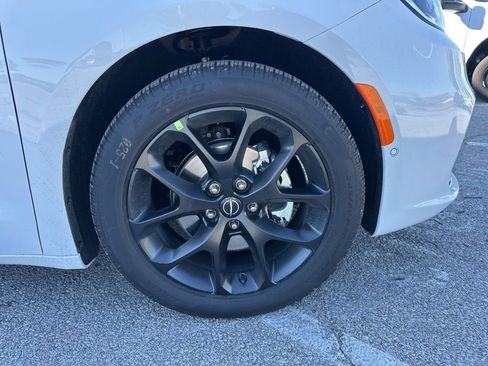 New 2026 Chrysler Pacifica Select image 41
