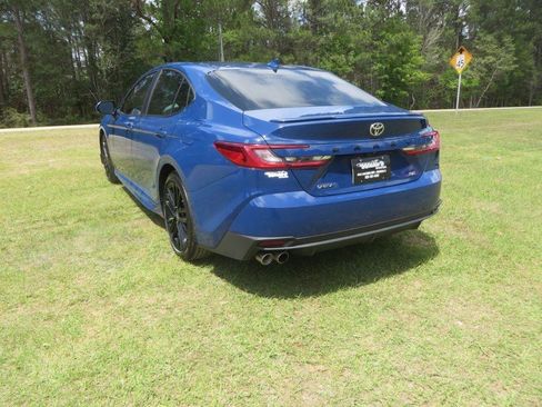 Used 2025 Toyota Camry SE image 8