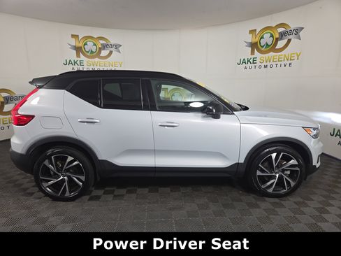 Used 2022 Volvo XC40 T5 R-Design w/ Advanced Package image 10