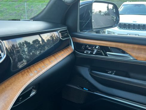 Used 2024 Jeep Grand Wagoneer L Series III image 27